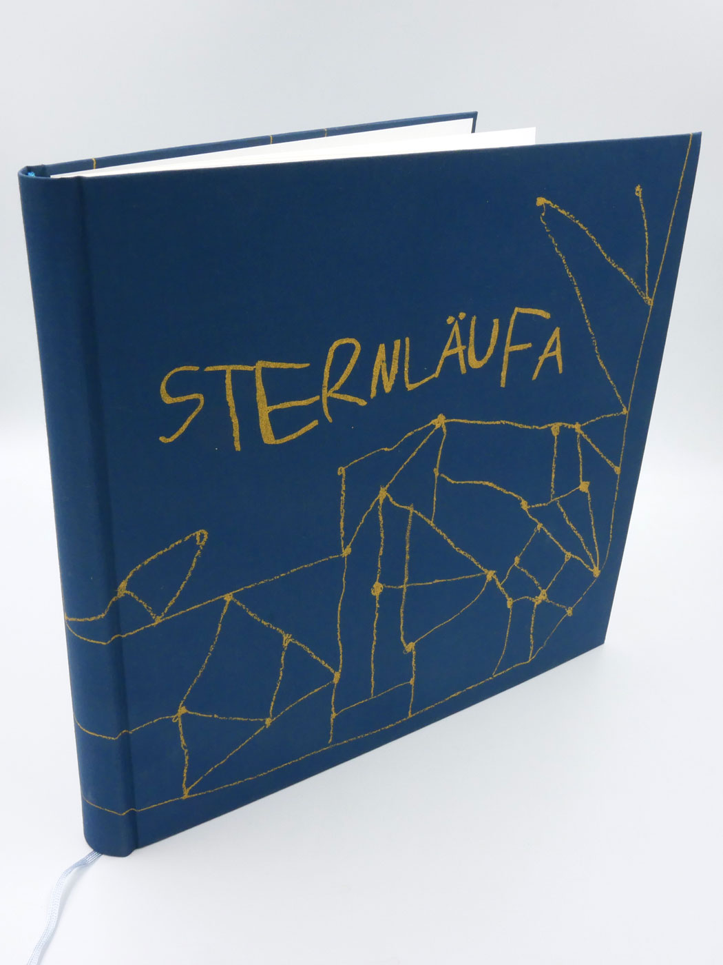 Ein blaues Buch mit gelber Schrift: Sternläufa
